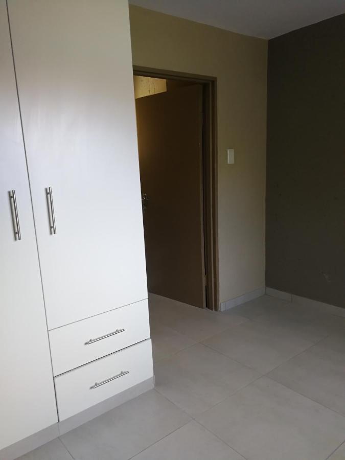 Salas Stay, Midrand Bagian luar foto
