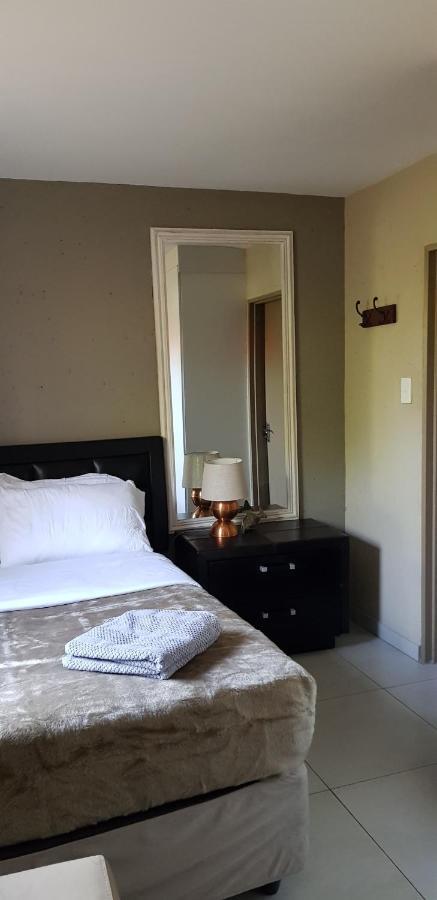 Salas Stay, Midrand Bagian luar foto