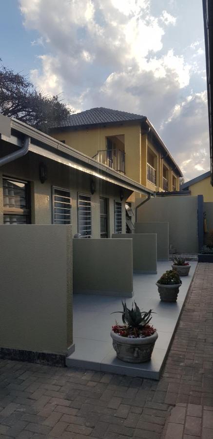 Salas Stay, Midrand Bagian luar foto