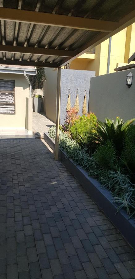Salas Stay, Midrand Bagian luar foto