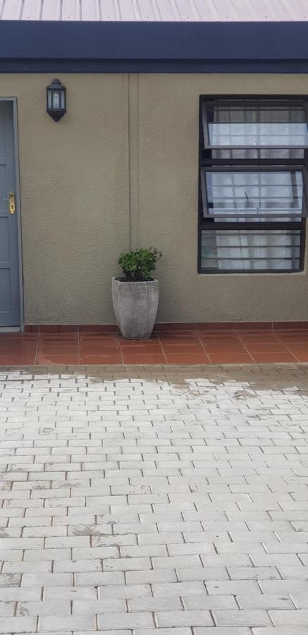 Salas Stay, Midrand Bagian luar foto