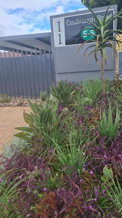 Salas Stay, Midrand Bagian luar foto
