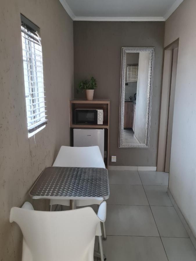 Salas Stay, Midrand Bagian luar foto